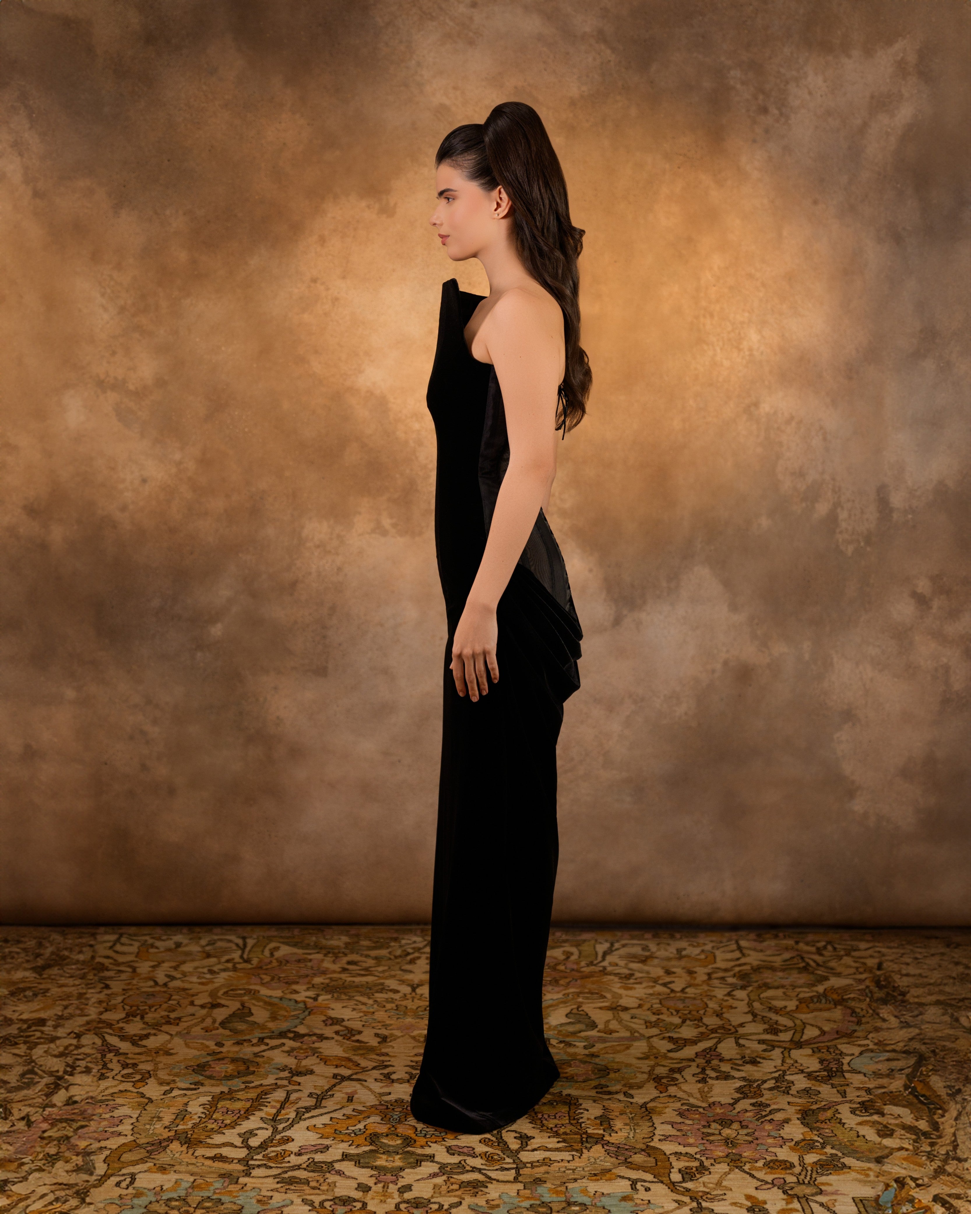 Velvet with closed chest