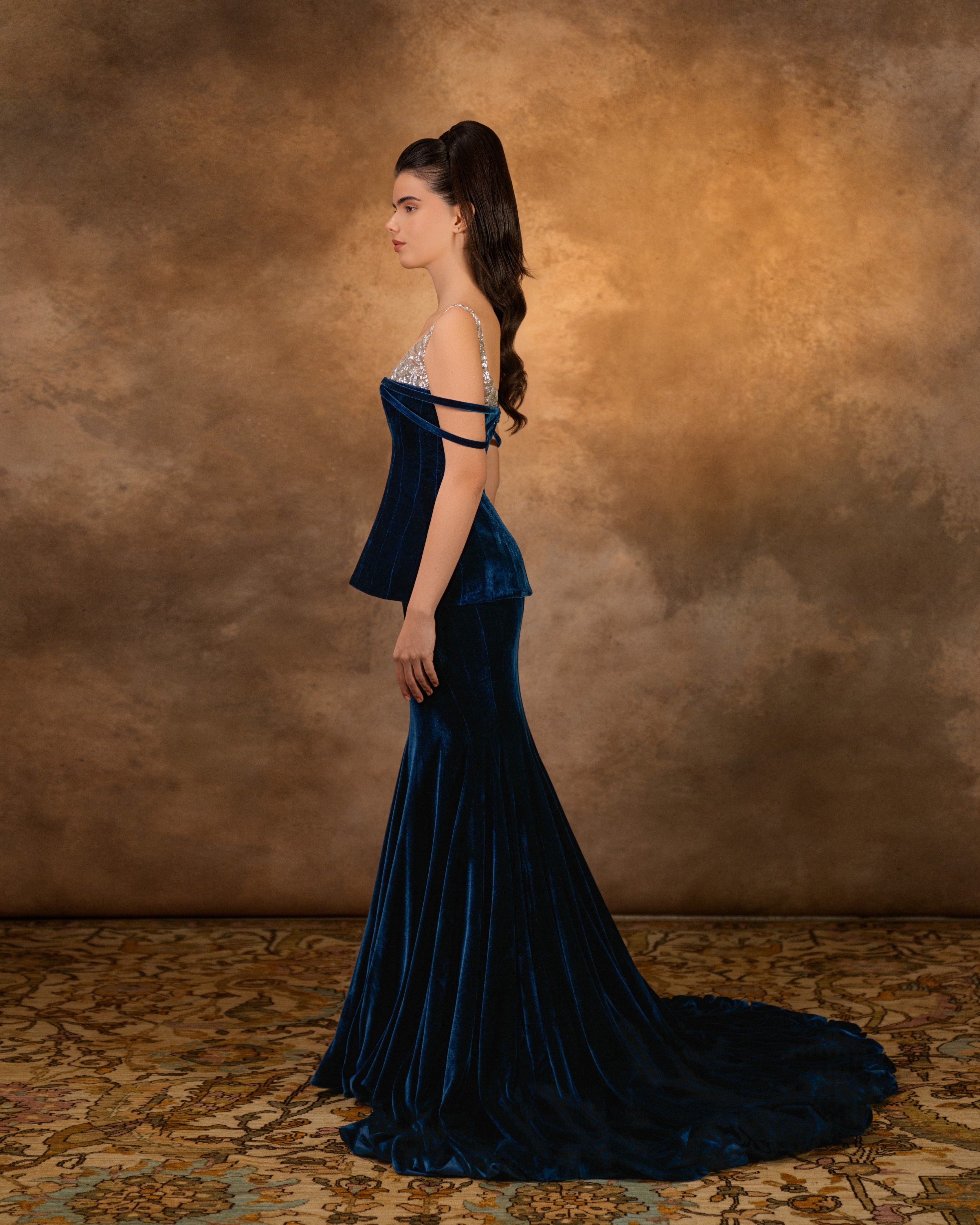 Velvet corset with sequined shoulders