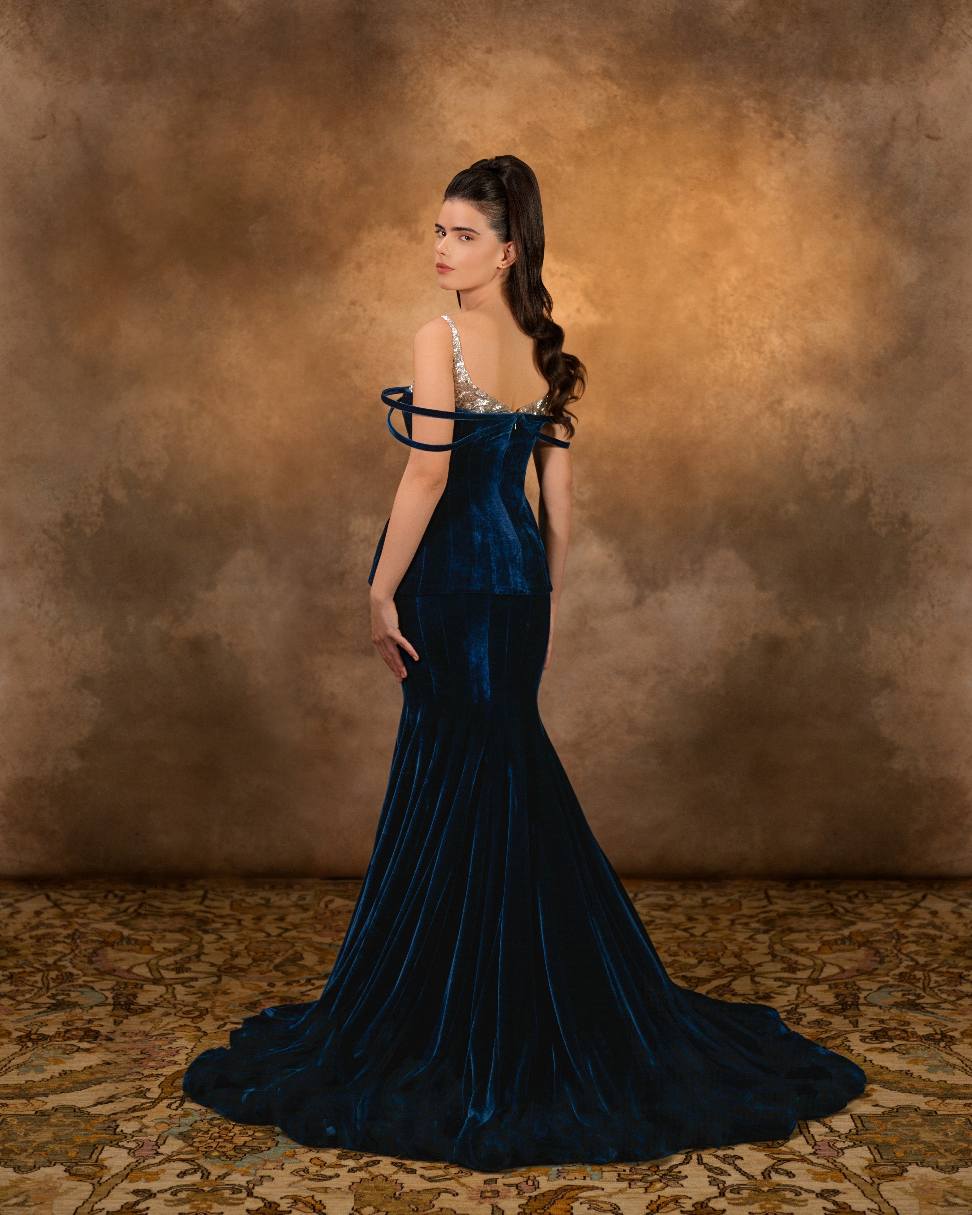 Velvet corset with sequined shoulders