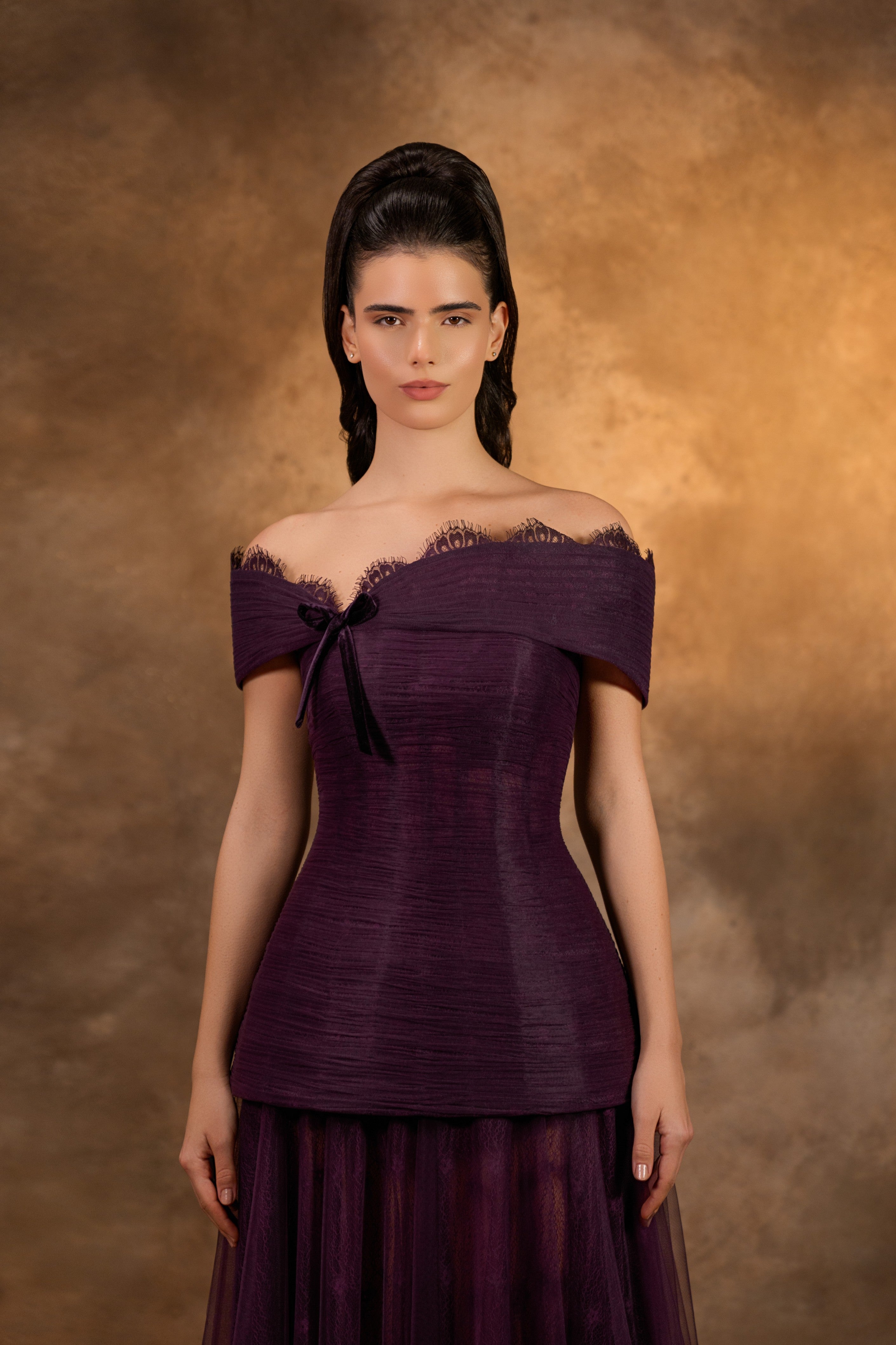 Dantel and tour dress with corset