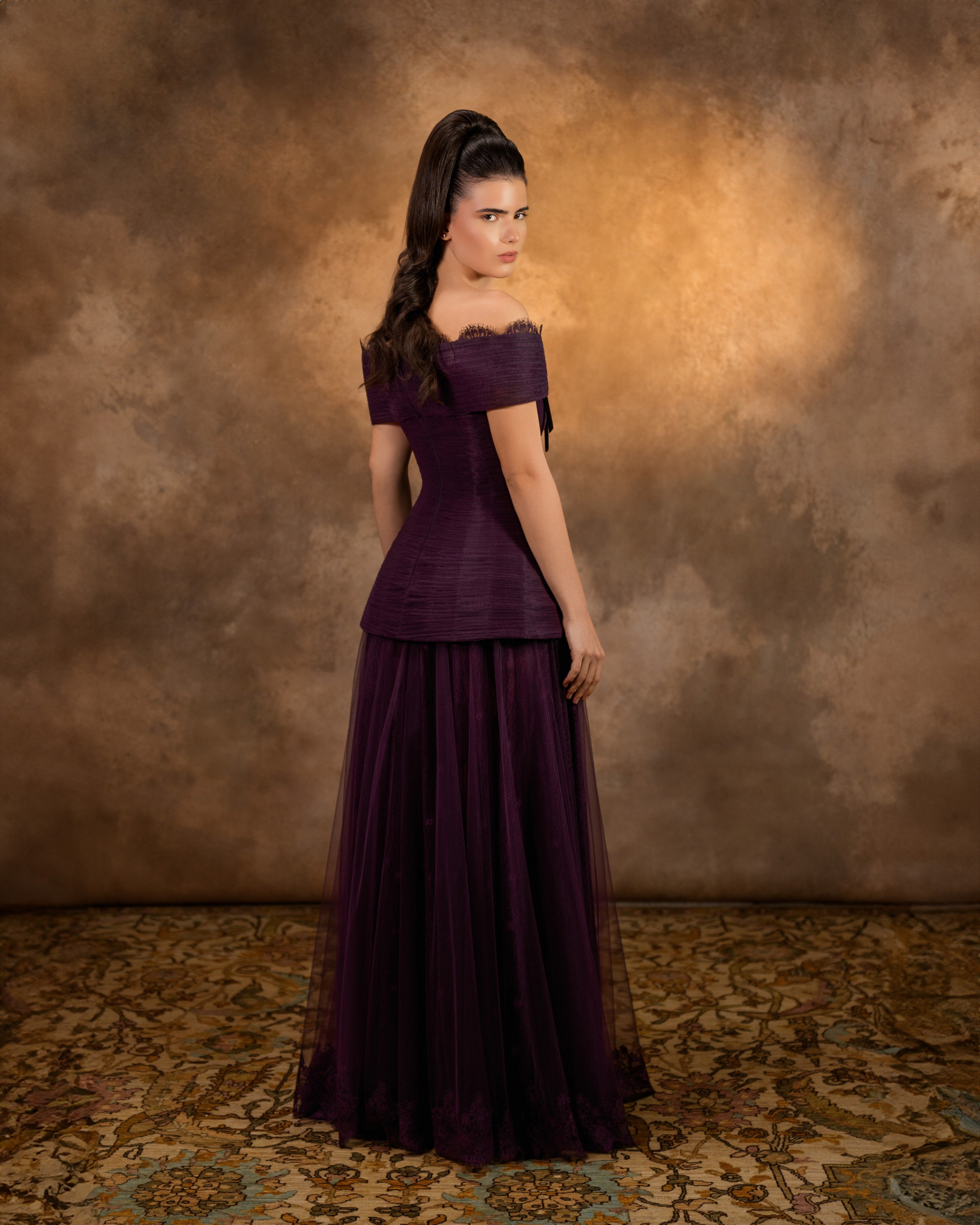 Dantel and tour dress with corset