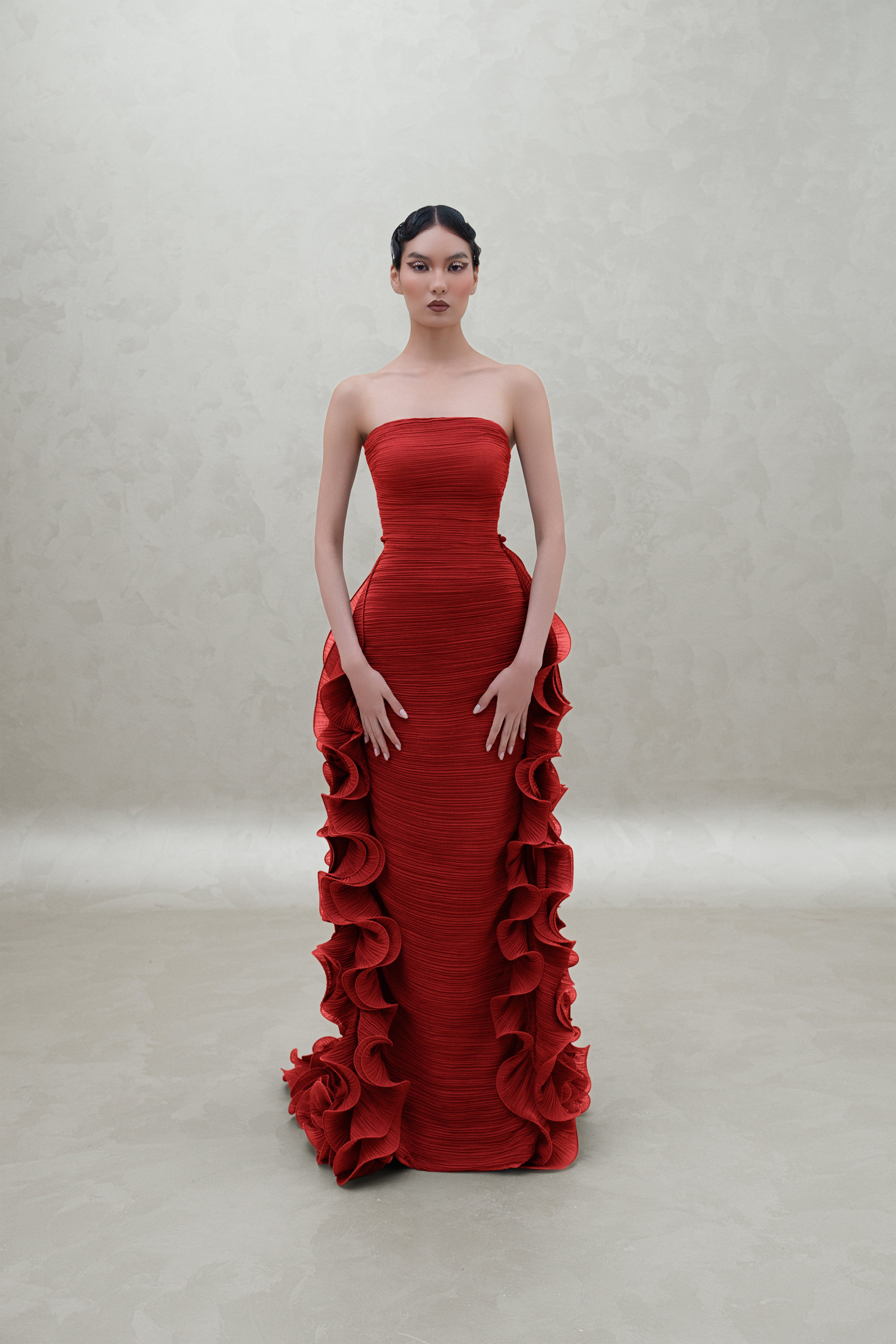 long dress with wavy ruffles